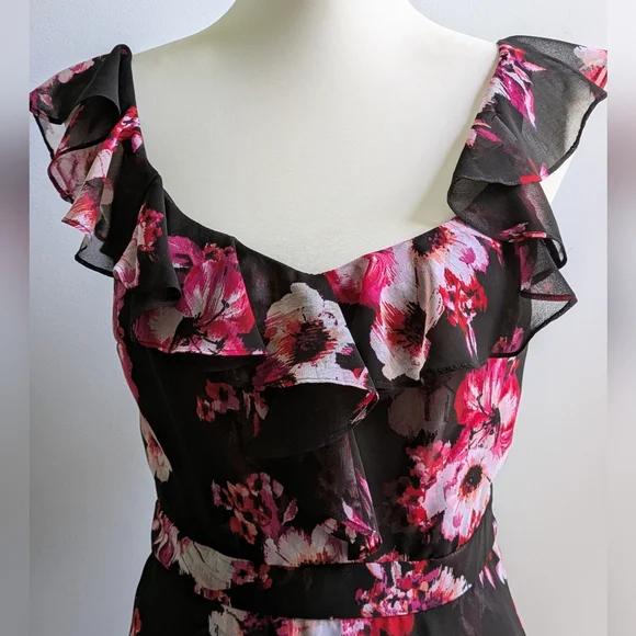 EUC....White House Black Market Floral Chiffon Ruffle Fit & Flare Dress Size 2 - Picture 2 of 12